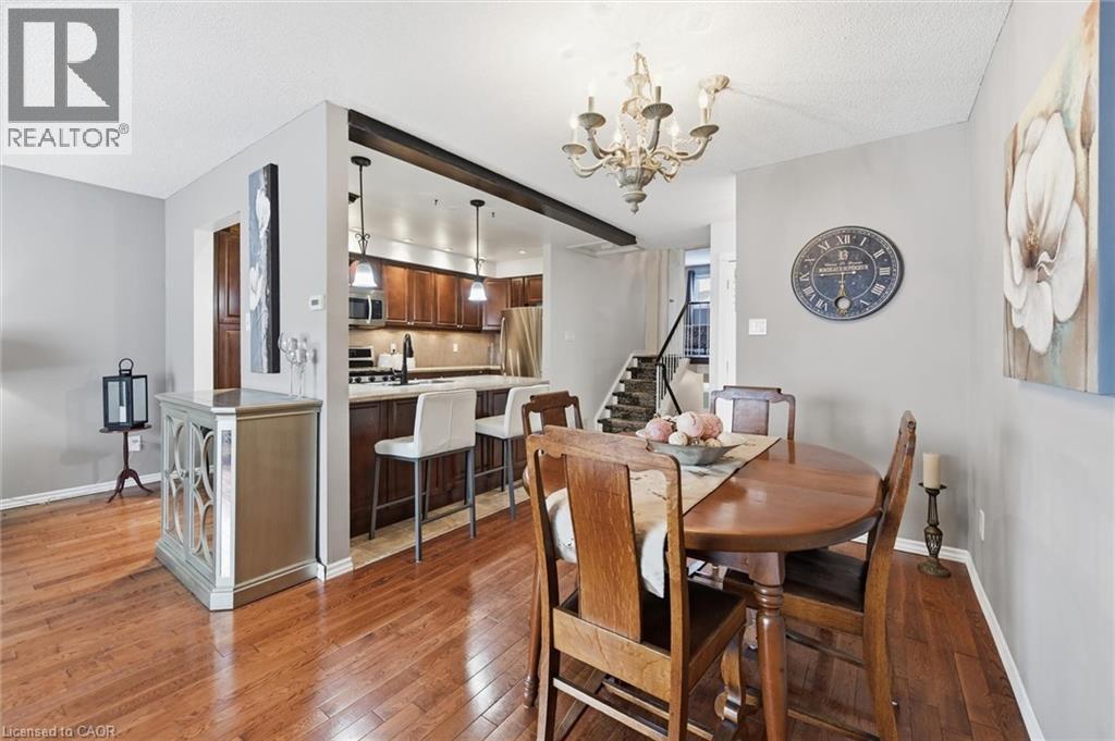 2223 Manchester Drive, Burlington, ON - Indoor Photo Showing Dining Room