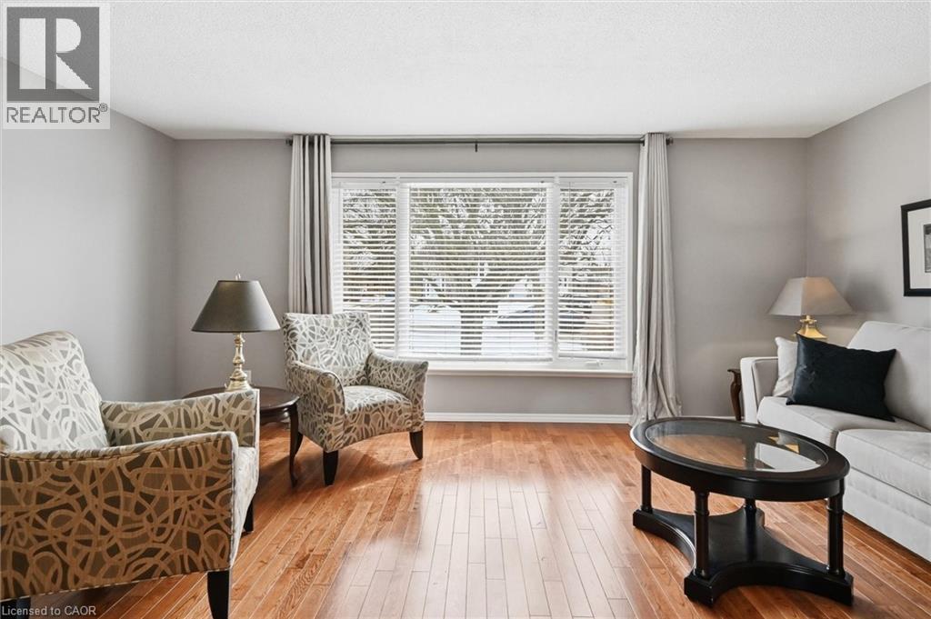 2223 Manchester Drive, Burlington, ON - Indoor Photo Showing Living Room