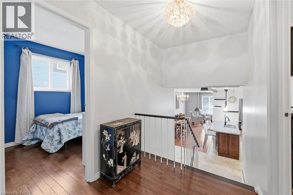 2223 Manchester Drive, Burlington, ON - Indoor Photo Showing Other Room