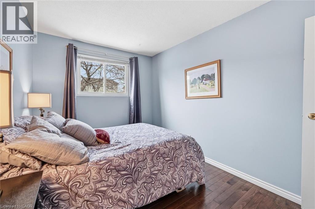 2223 Manchester Drive, Burlington, ON - Indoor Photo Showing Bedroom