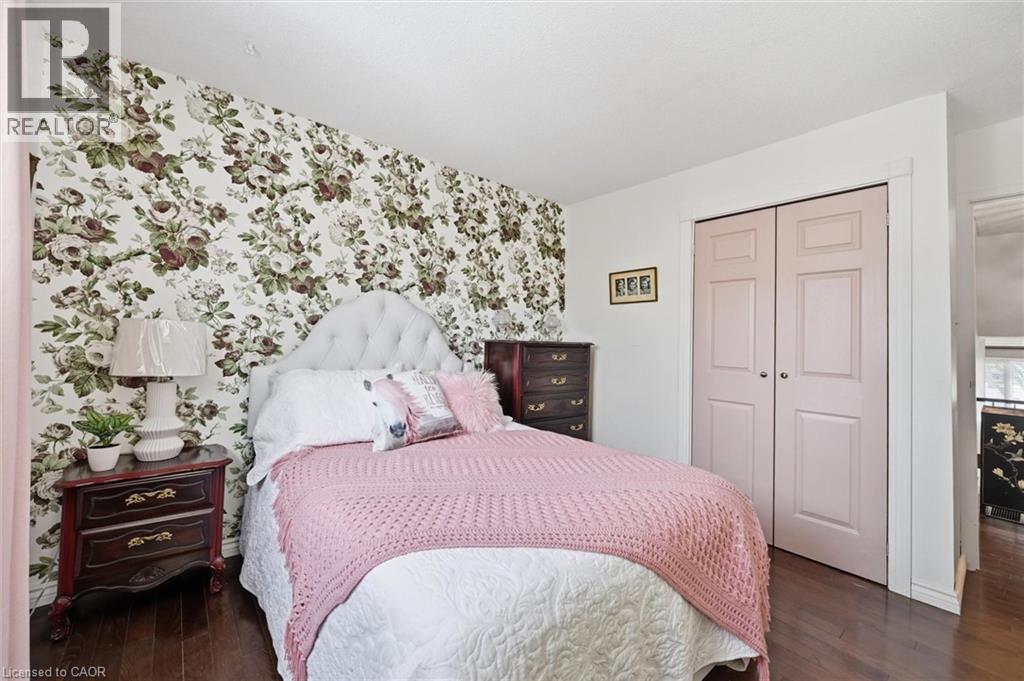 2223 Manchester Drive, Burlington, ON - Indoor Photo Showing Bedroom
