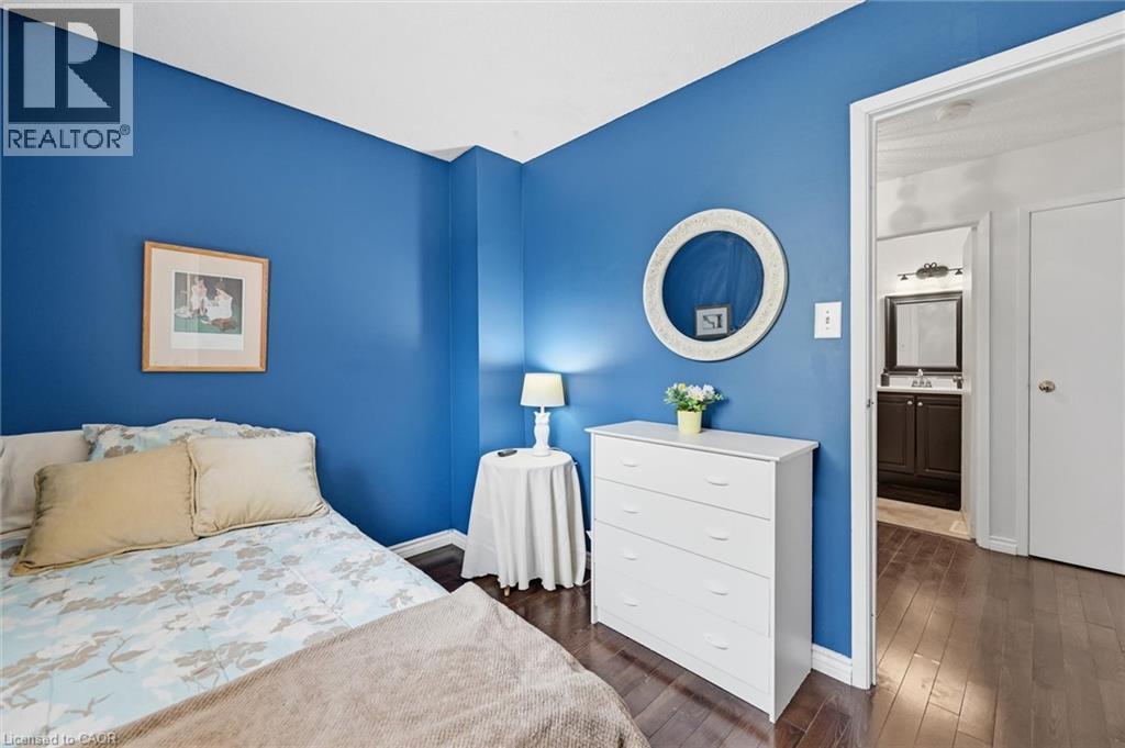 2223 Manchester Drive, Burlington, ON - Indoor Photo Showing Bedroom