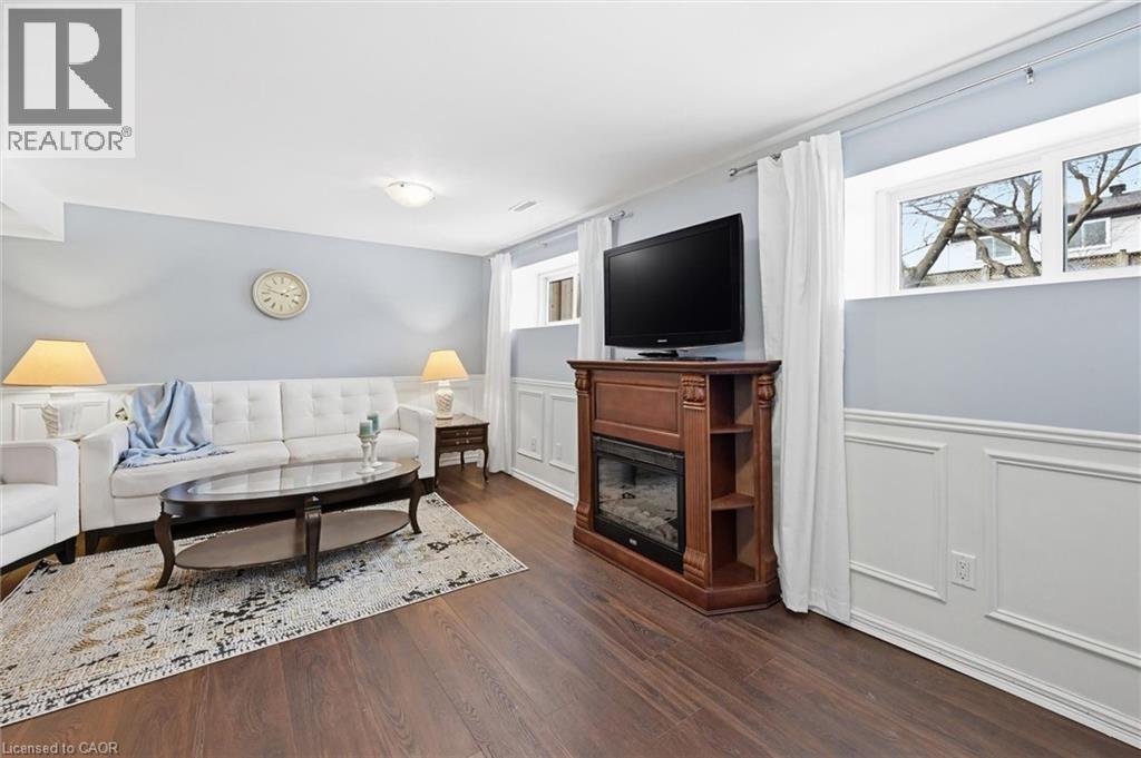 2223 Manchester Drive, Burlington, ON - Indoor Photo Showing Living Room With Fireplace