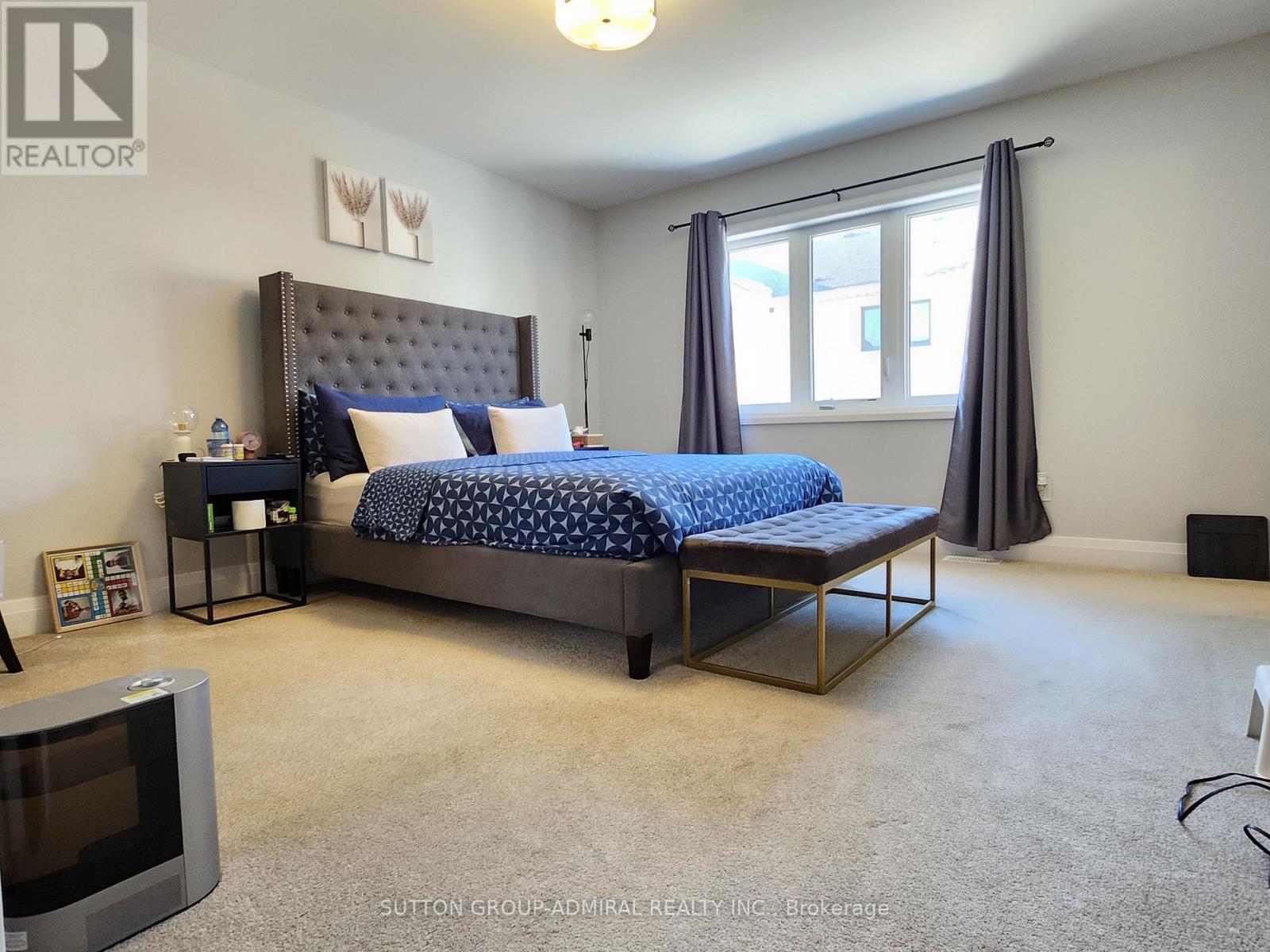 984 Crowsnest Hollow, Pickering, ON - Indoor Photo Showing Bedroom