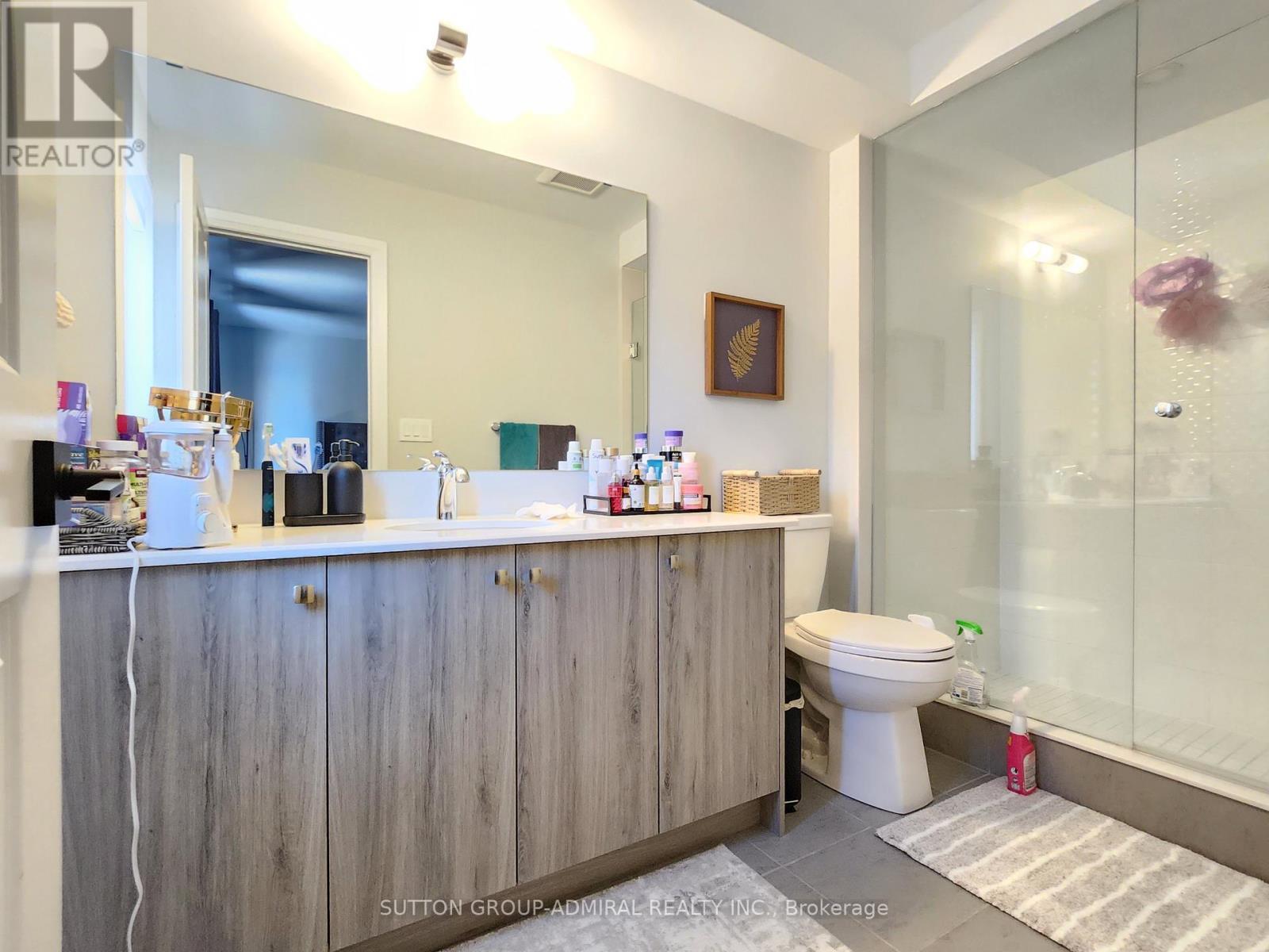 984 Crowsnest Hollow, Pickering, ON - Indoor Photo Showing Bathroom