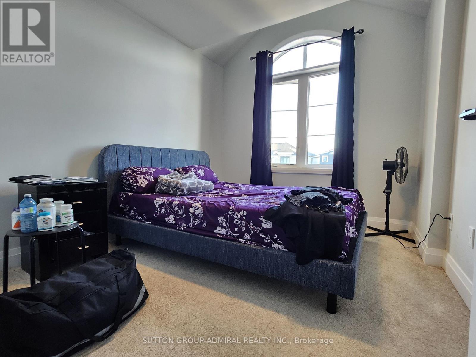 984 Crowsnest Hollow, Pickering, ON - Indoor Photo Showing Bedroom