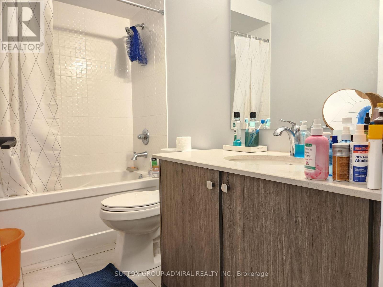 984 Crowsnest Hollow, Pickering, ON - Indoor Photo Showing Bathroom