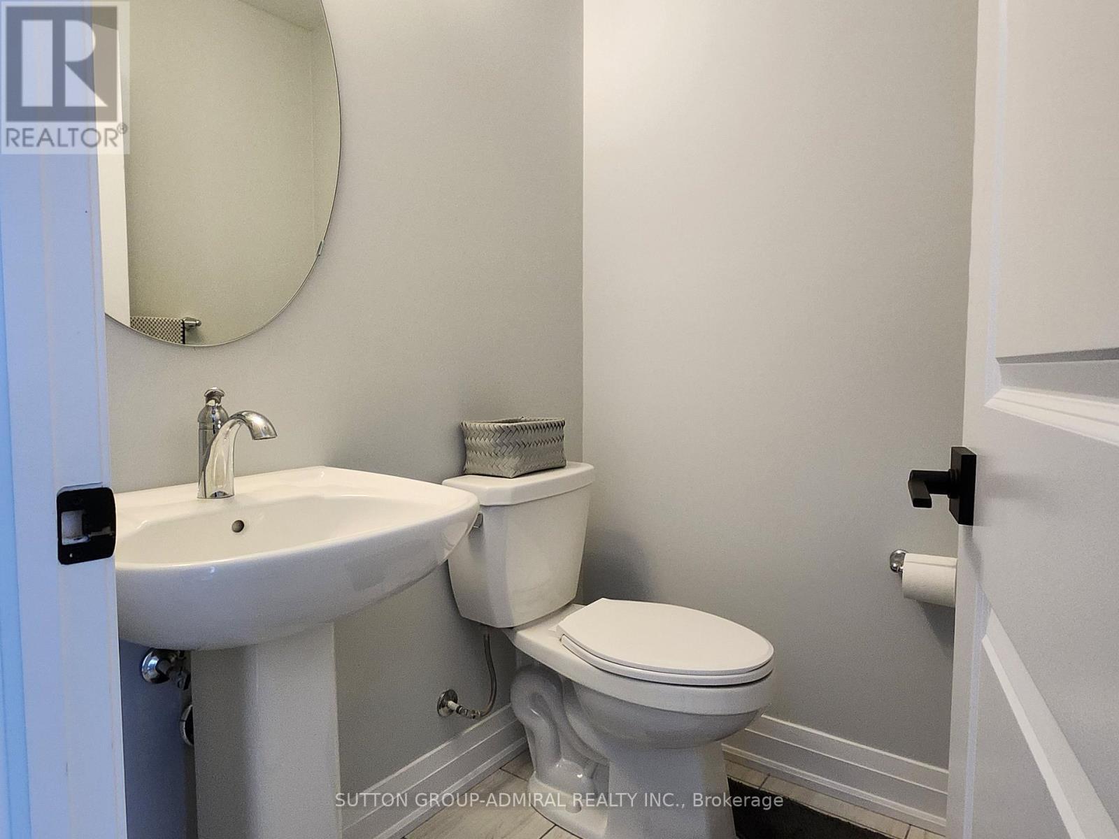984 Crowsnest Hollow, Pickering, ON - Indoor Photo Showing Bathroom