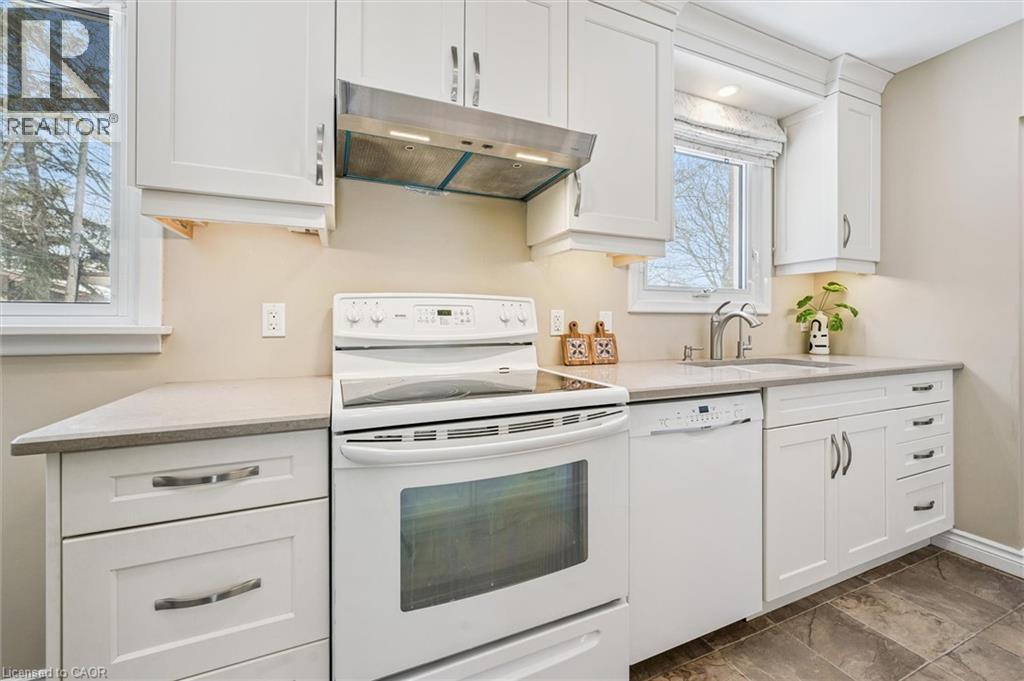 224 Lincoln Road, Waterloo, ON - Indoor Photo Showing Kitchen