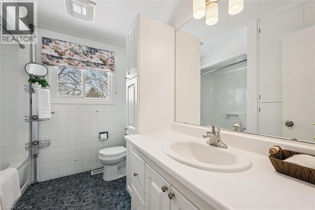 224 Lincoln Road, Waterloo, ON - Indoor Photo Showing Bathroom