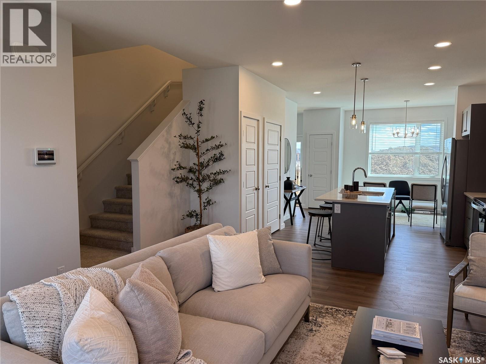 23 Taskamanwa Terrace, Saskatoon, SK - Indoor Photo Showing Living Room