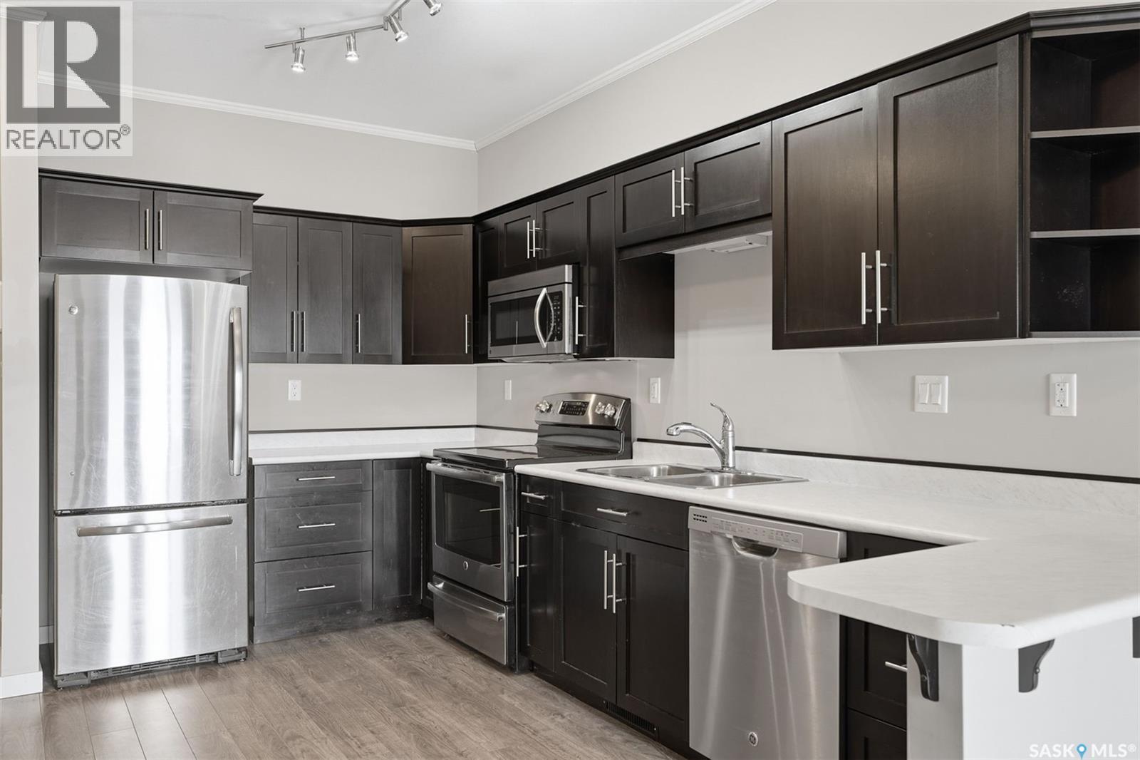 120 545 Hassard Close, Saskatoon, SK - Indoor Photo Showing Kitchen With Double Sink