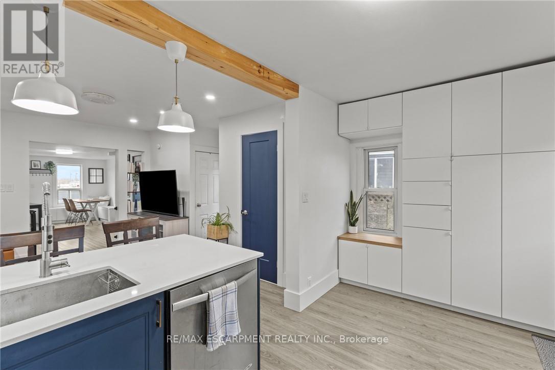199 Barton Street W, Hamilton, ON - Indoor Photo Showing Kitchen