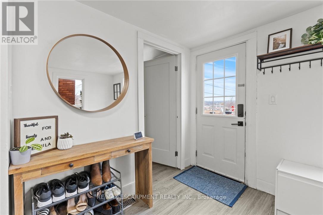 199 Barton Street W, Hamilton, ON - Indoor Photo Showing Other Room