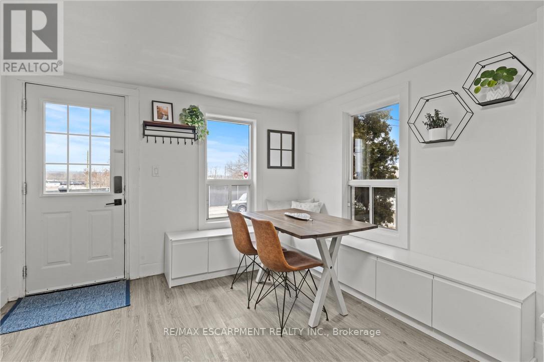 199 Barton Street W, Hamilton, ON - Indoor Photo Showing Dining Room