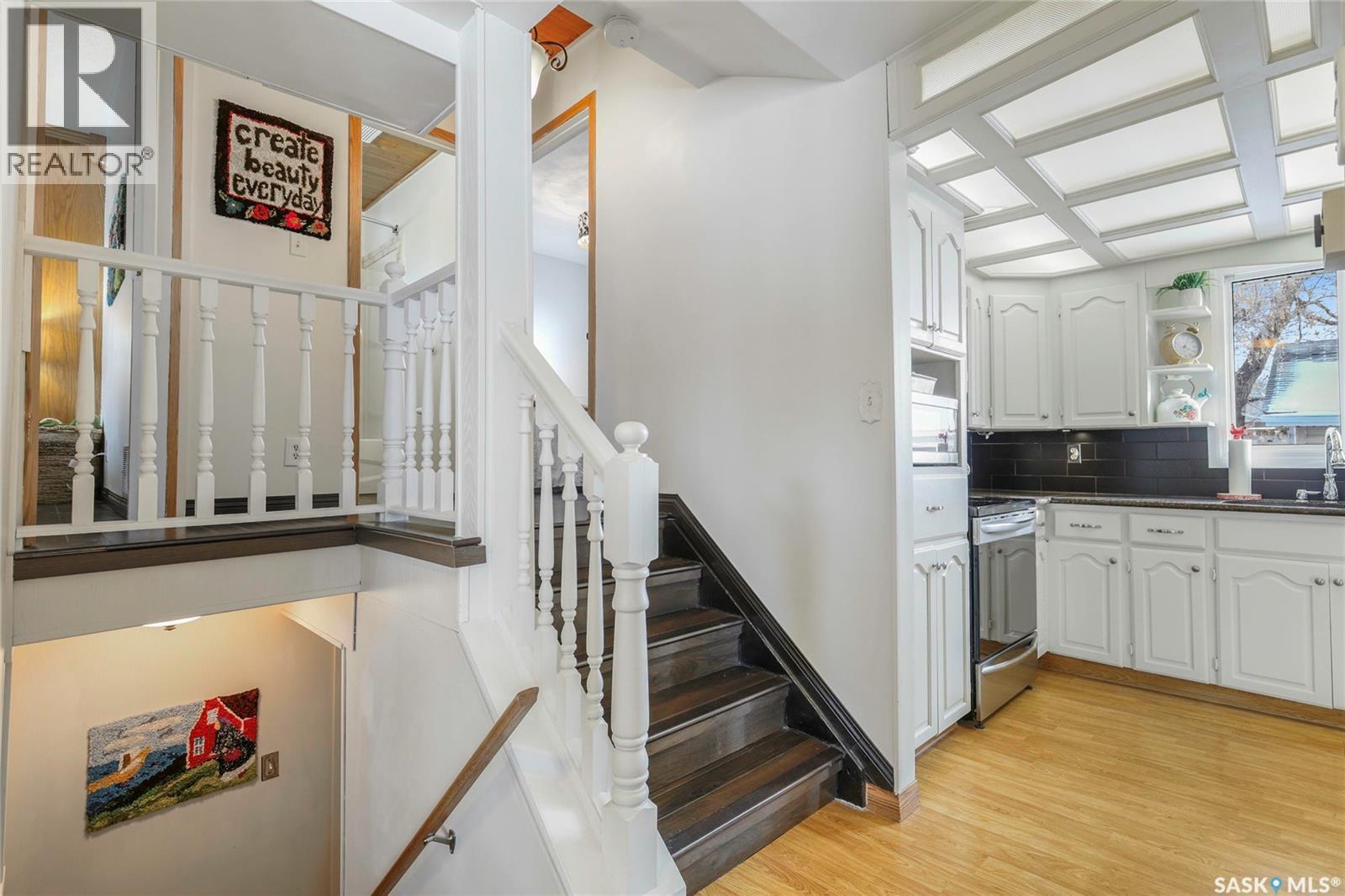 251 Hanley Crescent, Regina, SK - Indoor