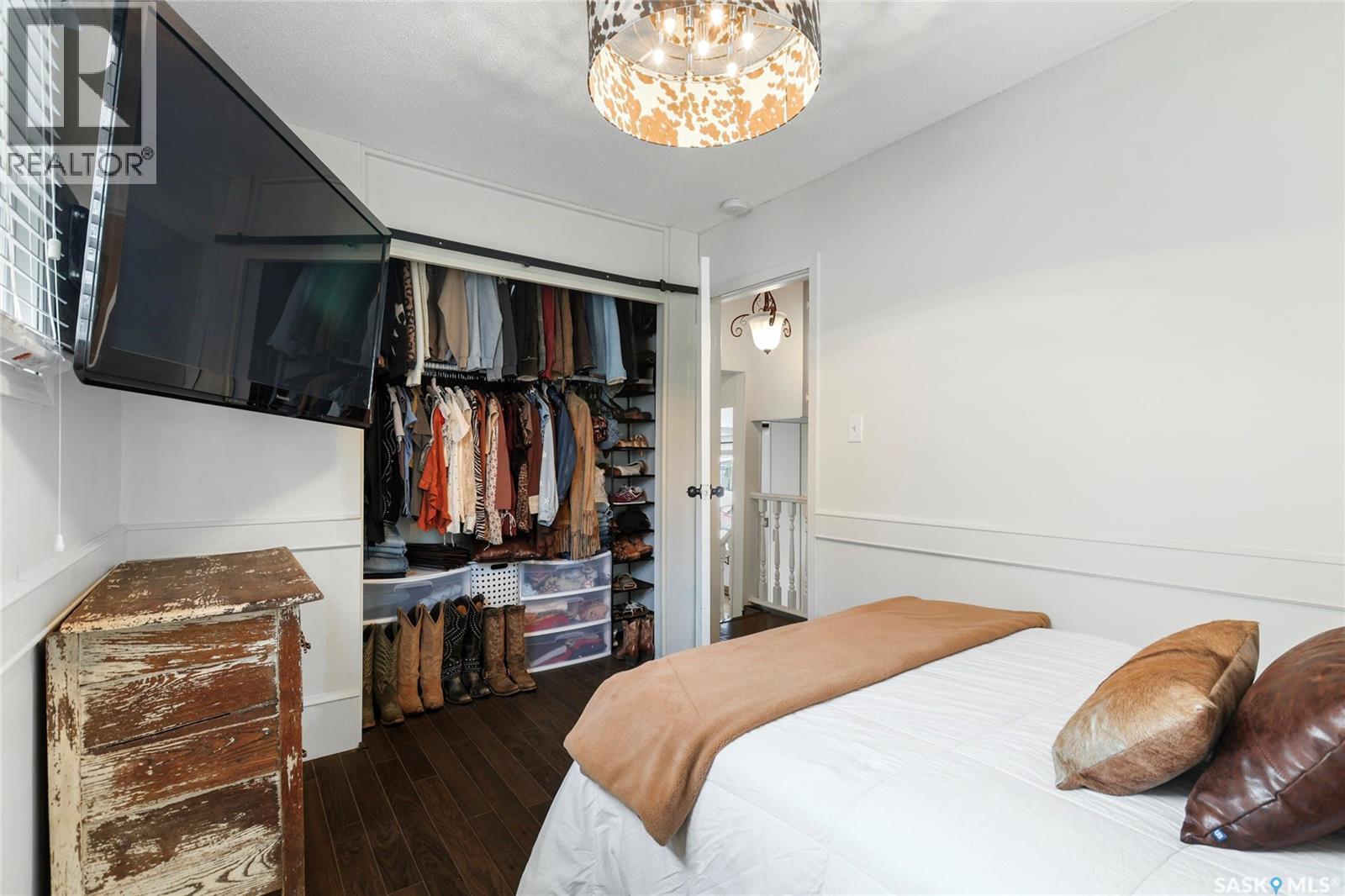 251 Hanley Crescent, Regina, SK - Indoor Photo Showing Bedroom