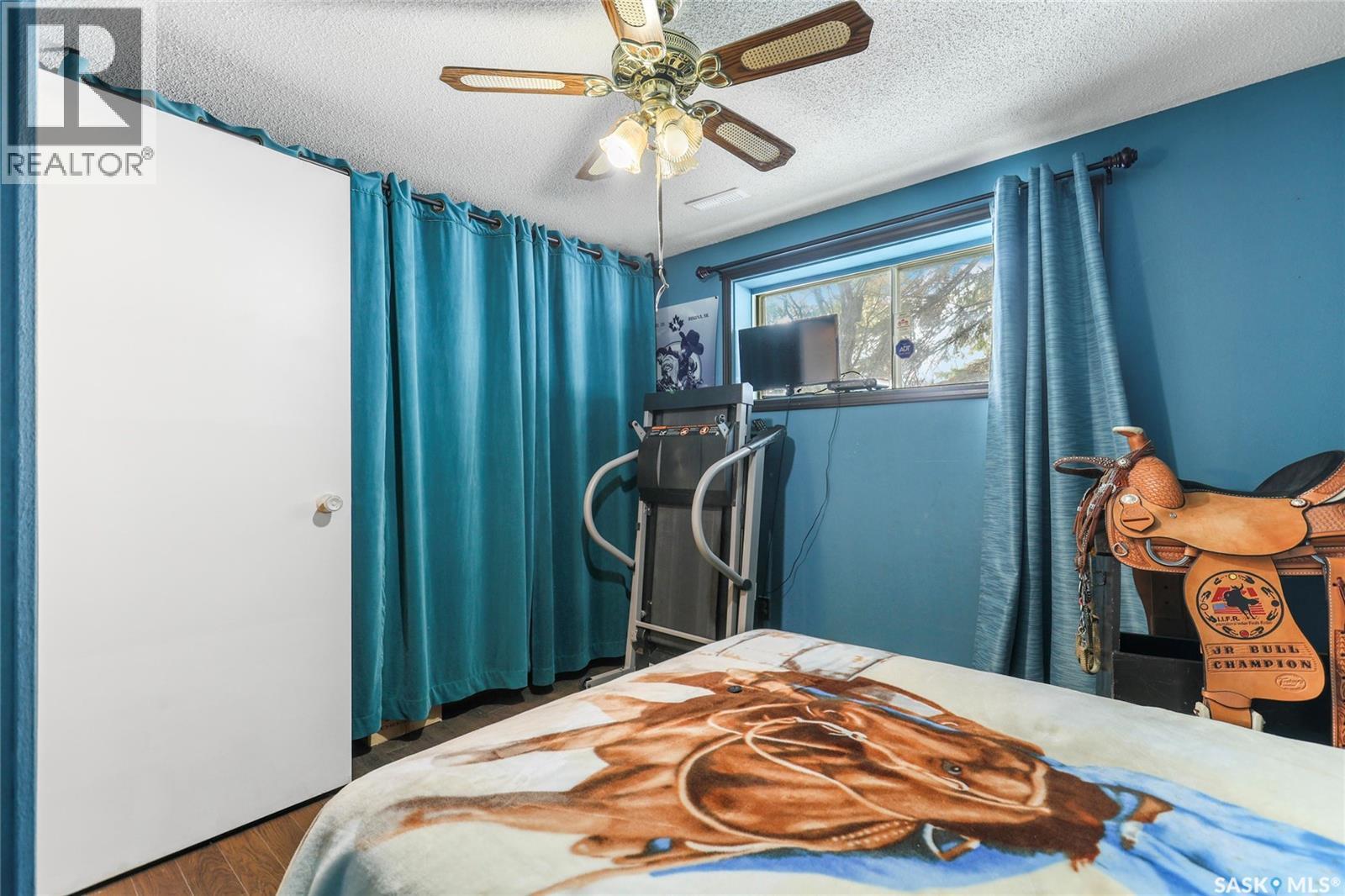 251 Hanley Crescent, Regina, SK - Indoor Photo Showing Bedroom