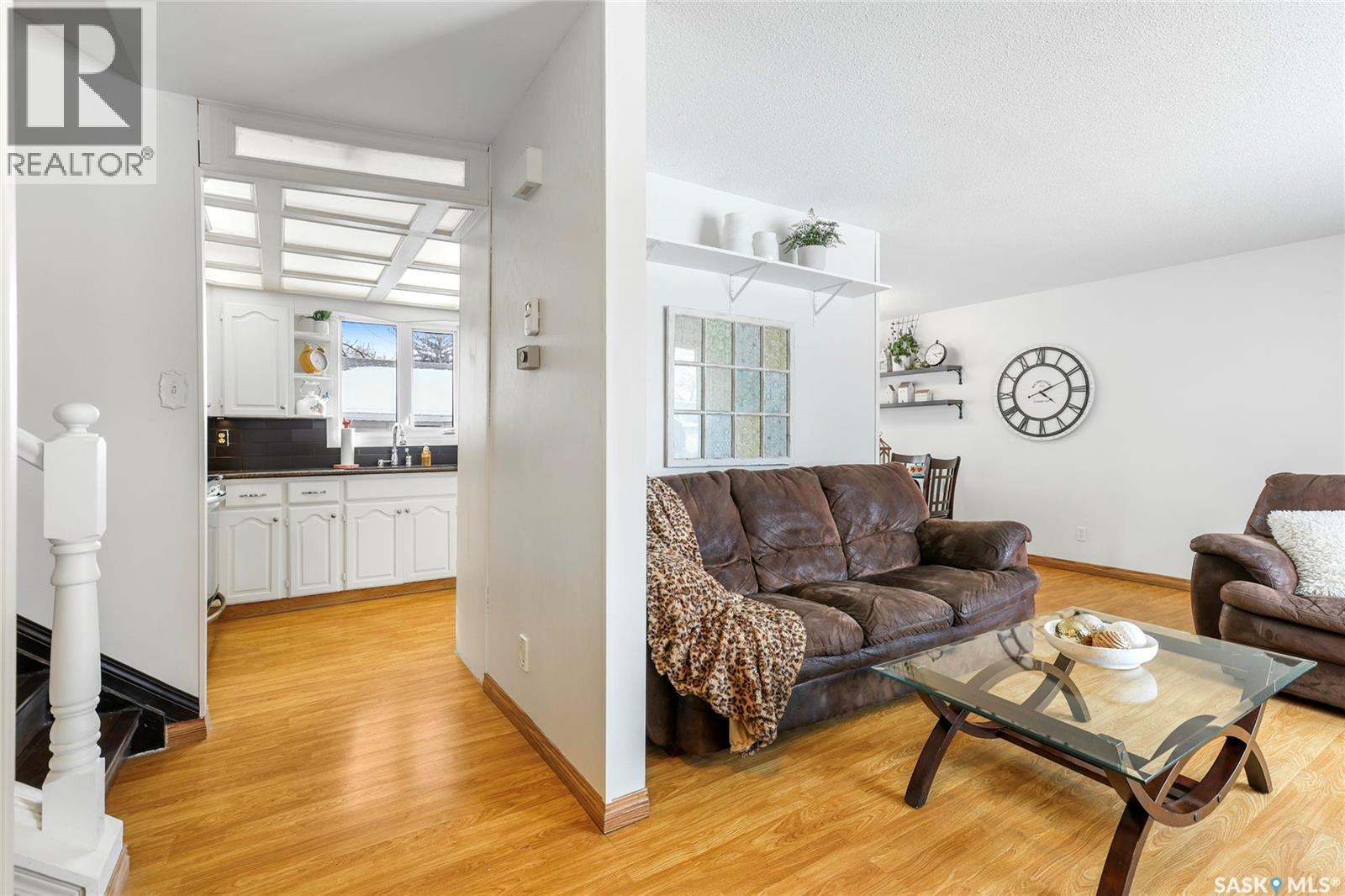 251 Hanley Crescent, Regina, SK - Indoor Photo Showing Living Room