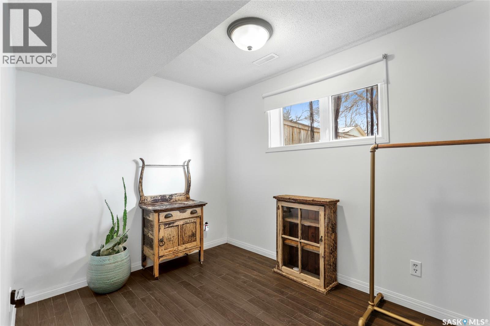 251 Hanley Crescent, Regina, SK - Indoor