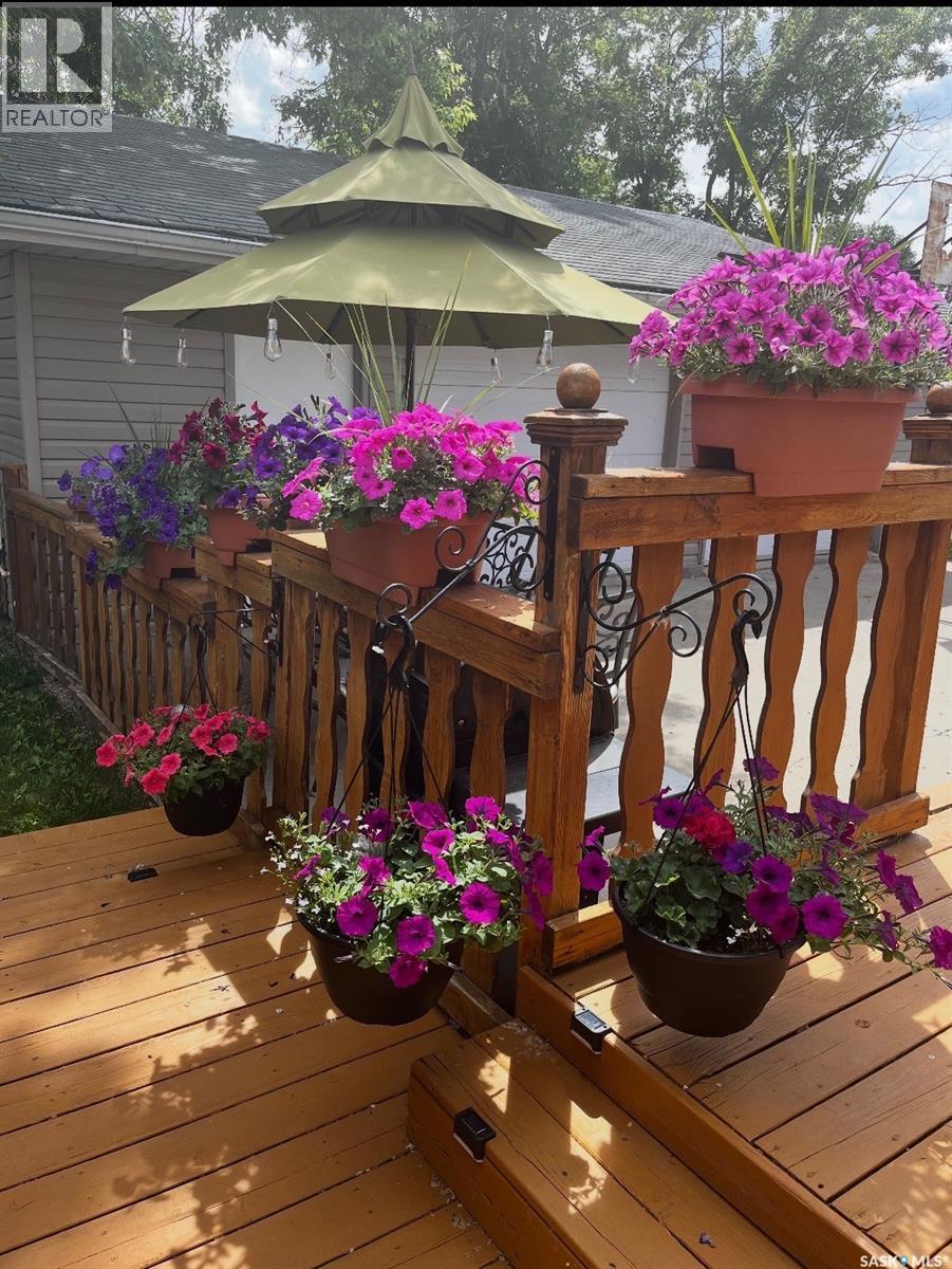251 Hanley Crescent, Regina, SK - Outdoor With Deck Patio Veranda