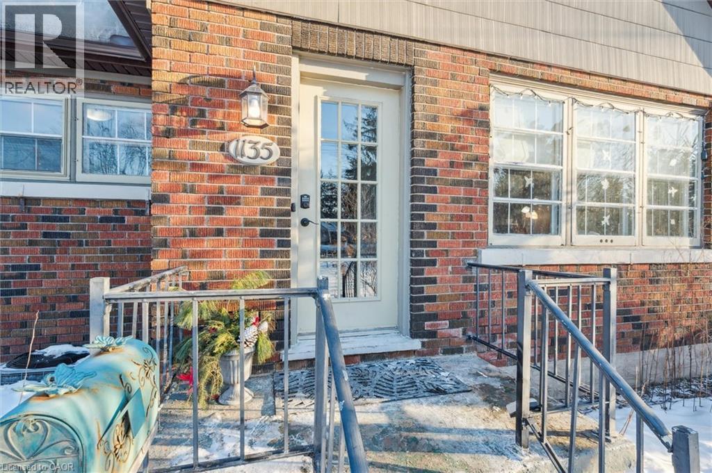 1135 Queens Boulevard, Kitchener, ON - Outdoor