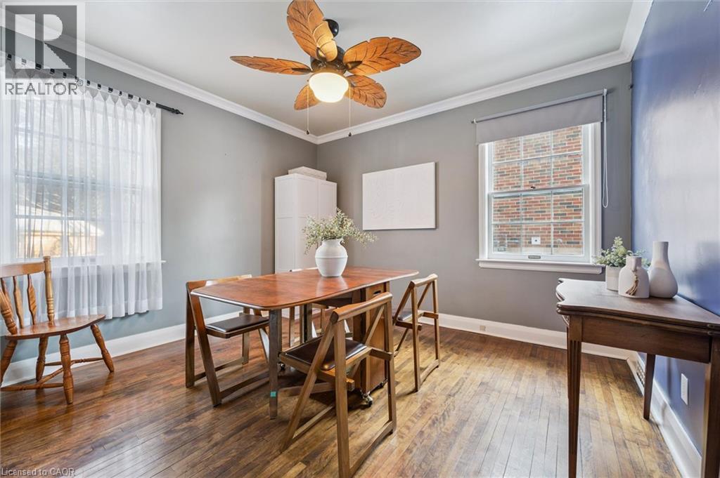 1135 Queens Boulevard, Kitchener, ON - Indoor Photo Showing Dining Room