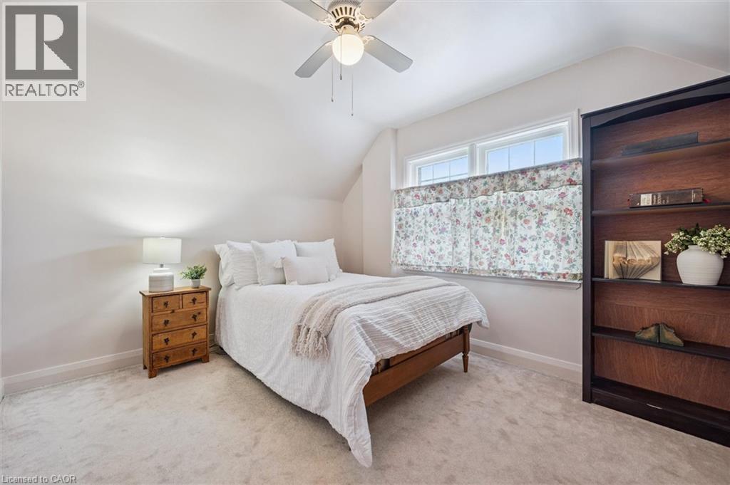 1135 Queens Boulevard, Kitchener, ON - Indoor Photo Showing Bedroom