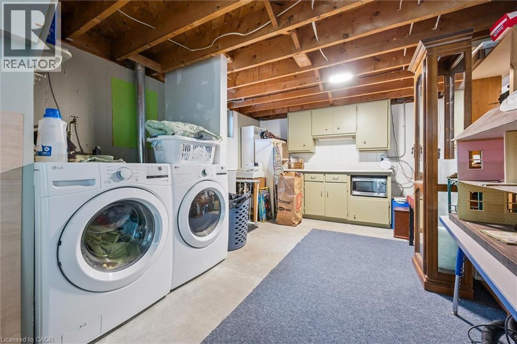 1135 Queens Boulevard, Kitchener, ON - Indoor Photo Showing Laundry Room