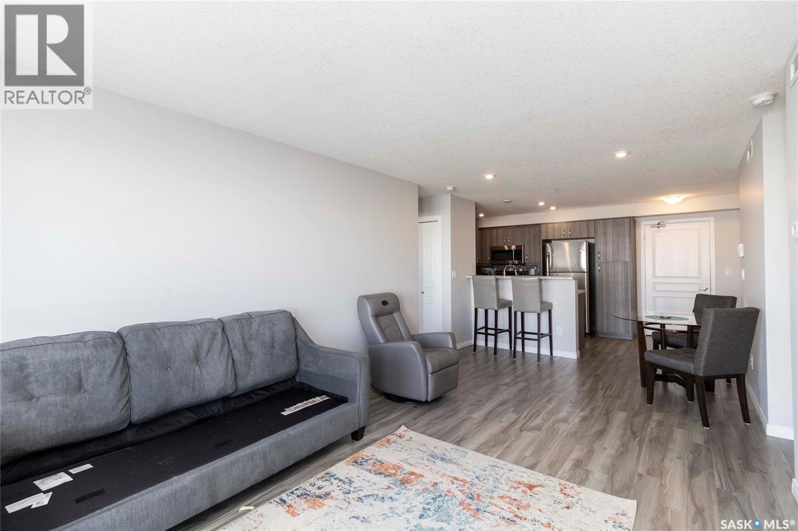 4311 108 Willis Crescent, Saskatoon, SK - Indoor Photo Showing Living Room