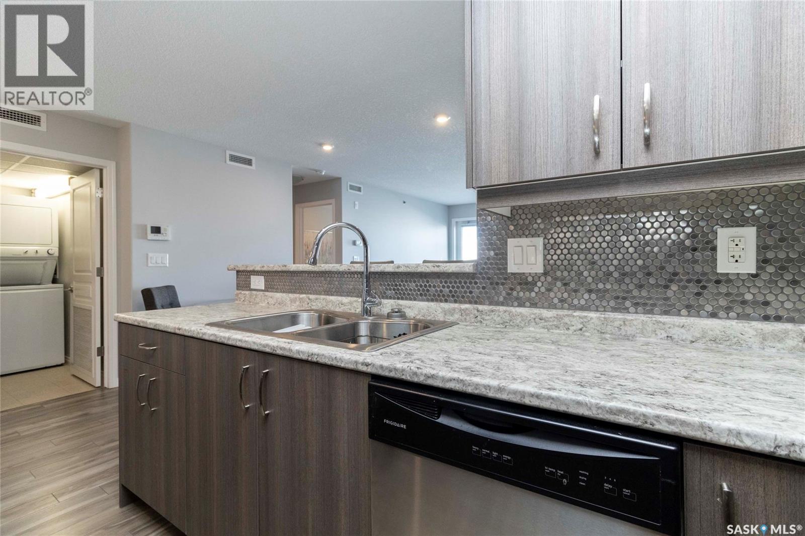 4311 108 Willis Crescent, Saskatoon, SK - Indoor Photo Showing Kitchen With Double Sink With Upgraded Kitchen