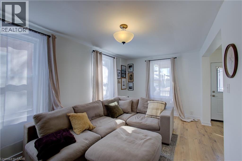 101 John Street E, Wingham, ON - Indoor Photo Showing Living Room