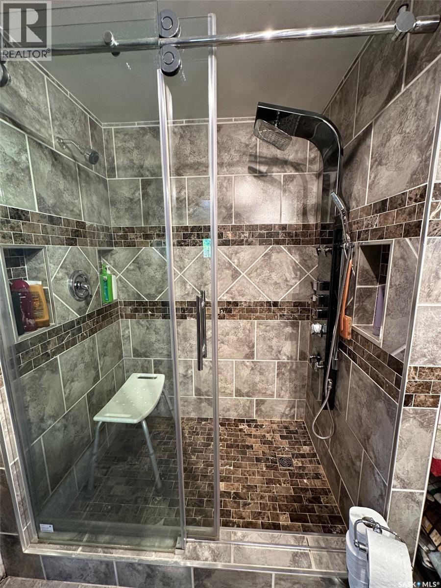 441 2Nd Avenue, Benson Rm No. 35, SK - Indoor