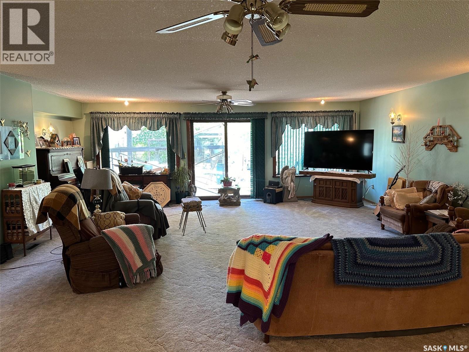 441 2Nd Avenue, Benson Rm No. 35, SK - Indoor Photo Showing Living Room