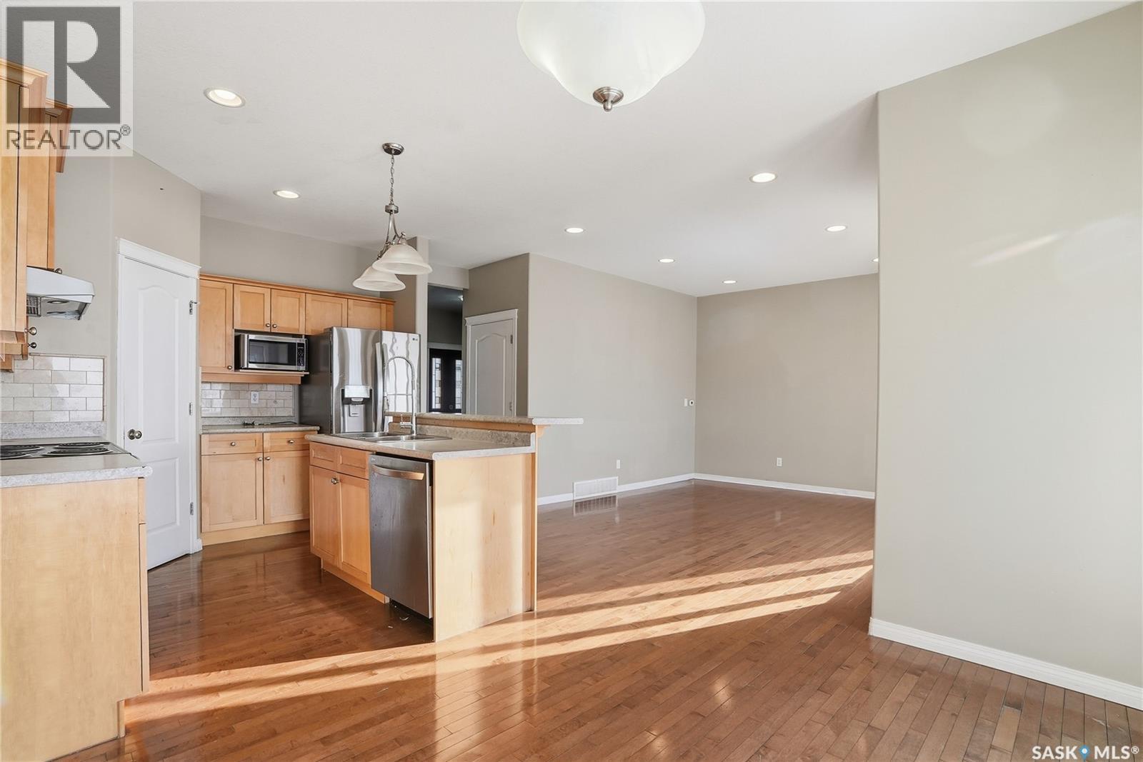 607 Beckett Crescent, Saskatoon, SK - Indoor Photo Showing Kitchen