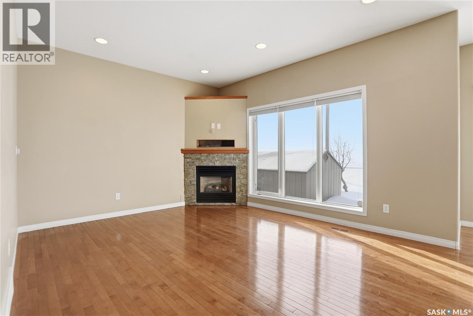 607 Beckett Crescent, Saskatoon, SK - Indoor With Fireplace