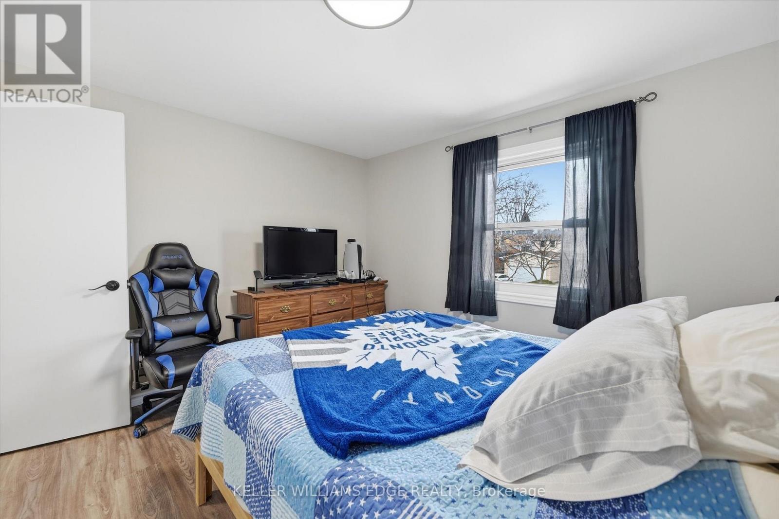 2478 Malcolm Crescent, Burlington, ON - Indoor Photo Showing Bedroom