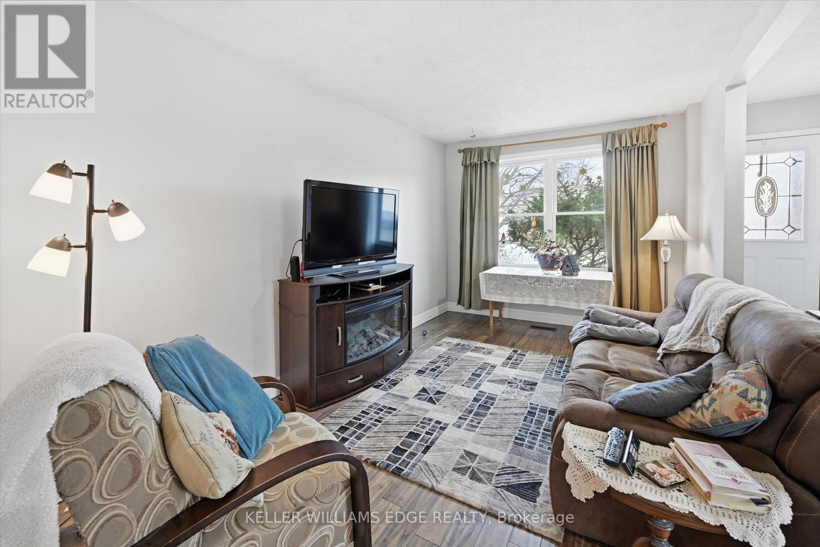 2478 Malcolm Crescent, Burlington, ON - Indoor Photo Showing Living Room