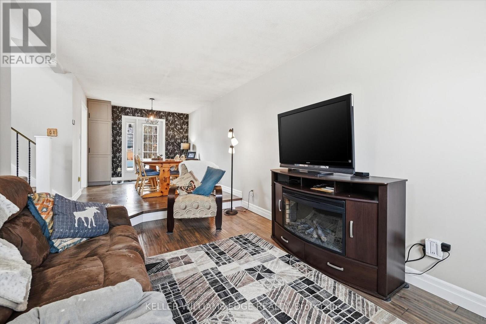 2478 Malcolm Crescent, Burlington, ON - Indoor Photo Showing Living Room