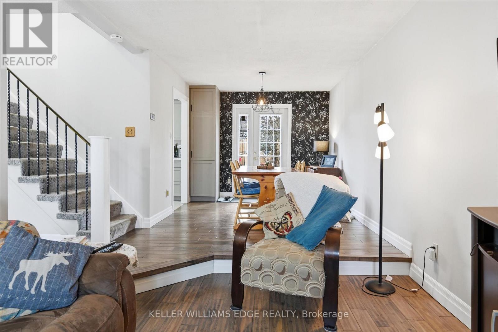 2478 Malcolm Crescent, Burlington, ON - Indoor Photo Showing Living Room