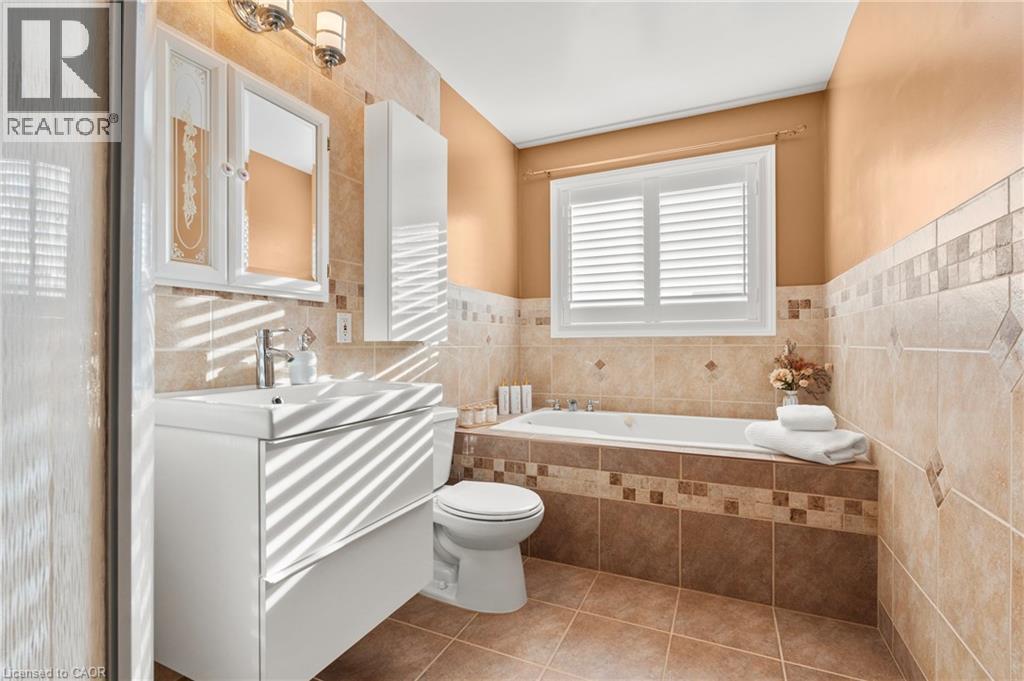 42 Archer Way, Hamilton, ON - Indoor Photo Showing Bathroom