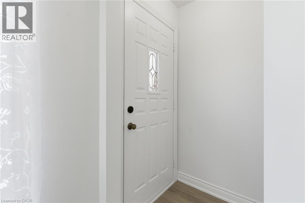 216 Walter Avenue S, Hamilton, ON - Indoor Photo Showing Other Room