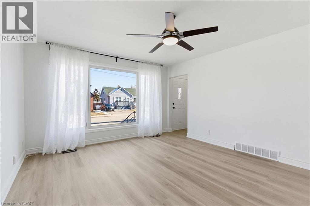 216 Walter Avenue S, Hamilton, ON - Indoor Photo Showing Other Room