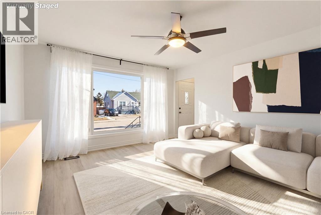 216 Walter Avenue S, Hamilton, ON - Indoor Photo Showing Other Room