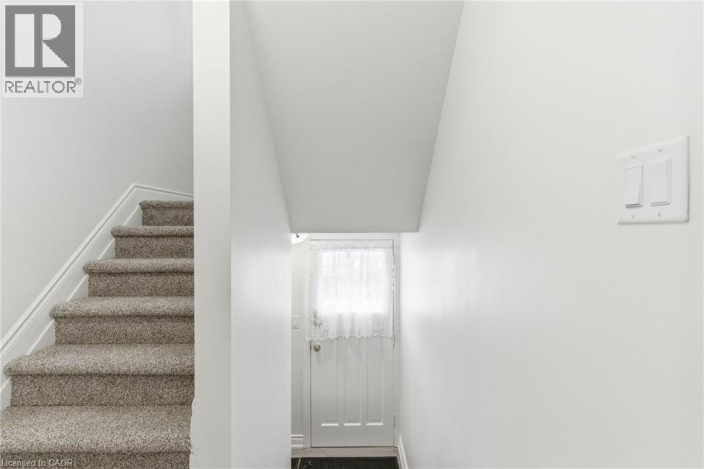 216 Walter Avenue S, Hamilton, ON - Indoor Photo Showing Other Room