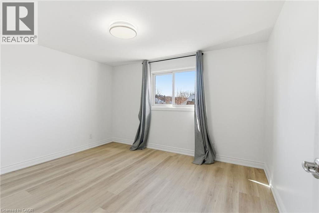 216 Walter Avenue S, Hamilton, ON - Indoor Photo Showing Other Room