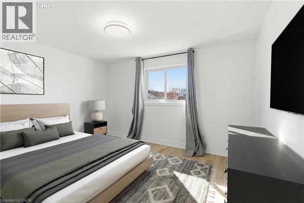 216 Walter Avenue S, Hamilton, ON - Indoor Photo Showing Bedroom