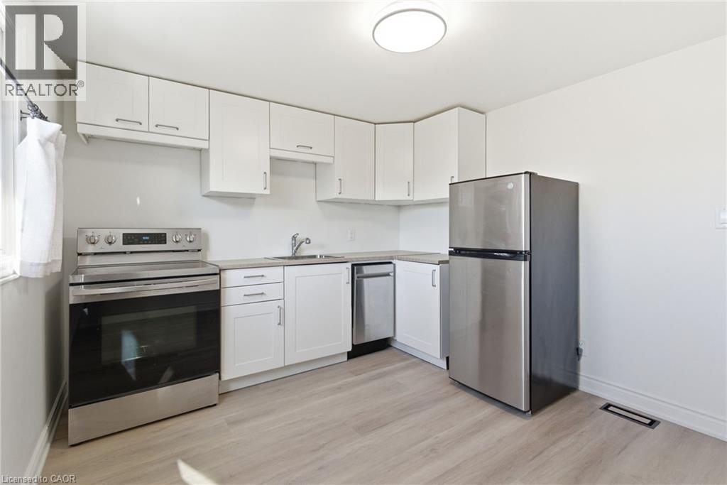 216 Walter Avenue S, Hamilton, ON - Indoor Photo Showing Kitchen