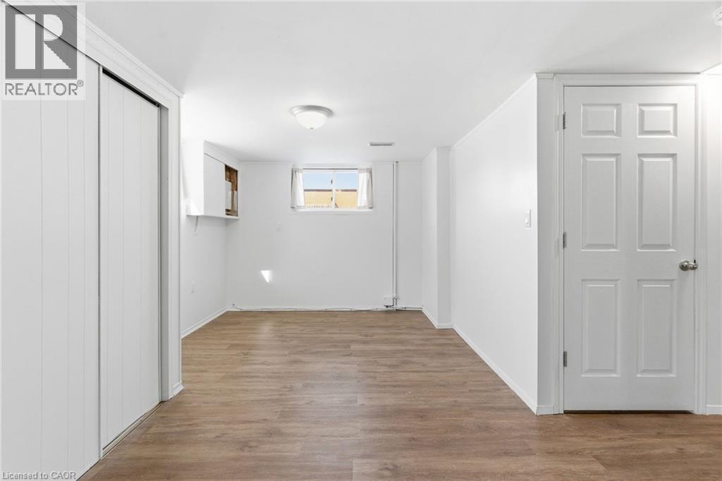 216 Walter Avenue S, Hamilton, ON - Indoor Photo Showing Other Room