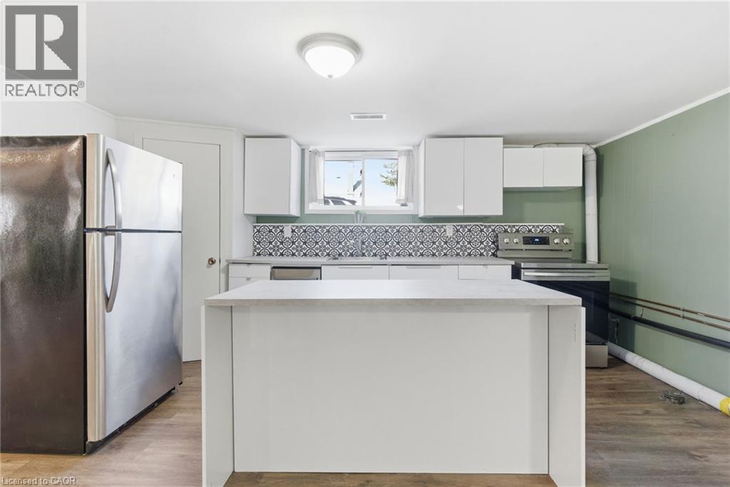 216 Walter Avenue S, Hamilton, ON - Indoor Photo Showing Kitchen
